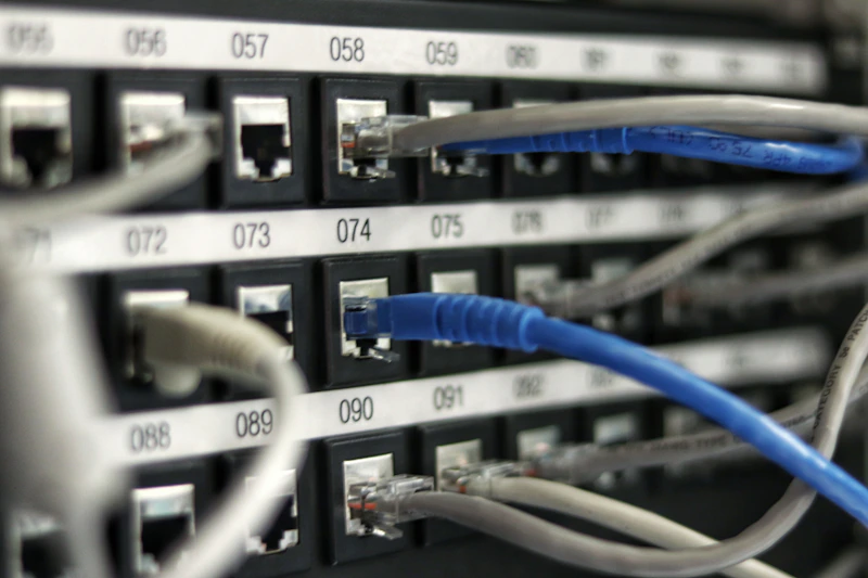 Racks de servidores em data center corporativo